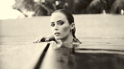 Emily blunt 8k wallpaper