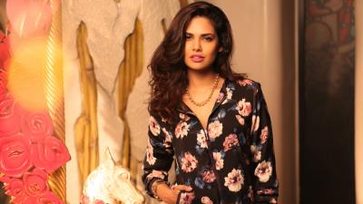 Esha gupta actress bollywood hd 8k wallpaper