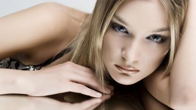 Girl beautiful reflection 8k wallpaper