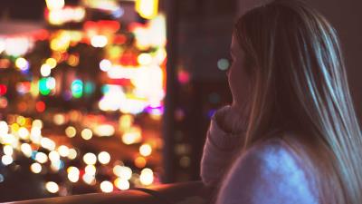 Girl looking outdoor 8k wallpaper