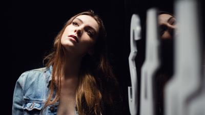 Jeans clothes girl look up black background 8k wallpaper