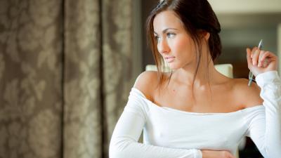 Michaela isizzu woman mood pen diary 8k wallpaper