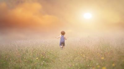 Playing kid 4k wallpaper