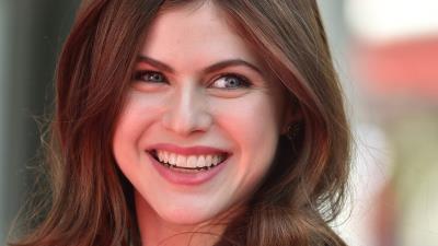 alexandra daddario cute smile j2 wallpaper