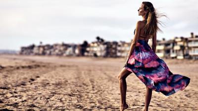 Blonde girl at beach evening q8 wallpaper