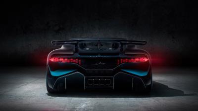 bugatti divo 2018 rear yn wallpaper