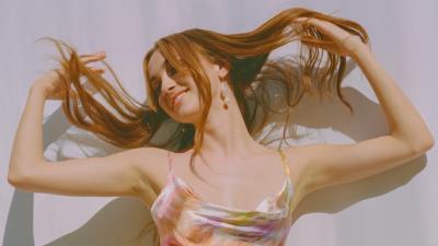 maude apatow davis bates photoshoot 4k yu wallpaper