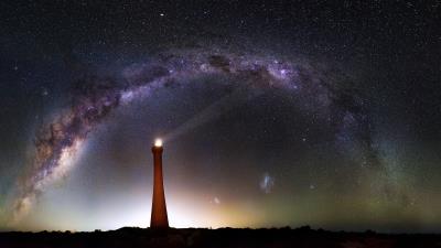 milky way over lighthouse 4k 4c wallpaper