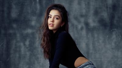 nastya model looking at viewer 4k 6s wallpaper