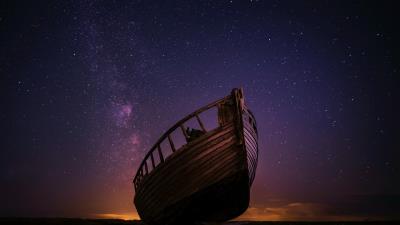 night boat sky stars 4k jr wallpaper