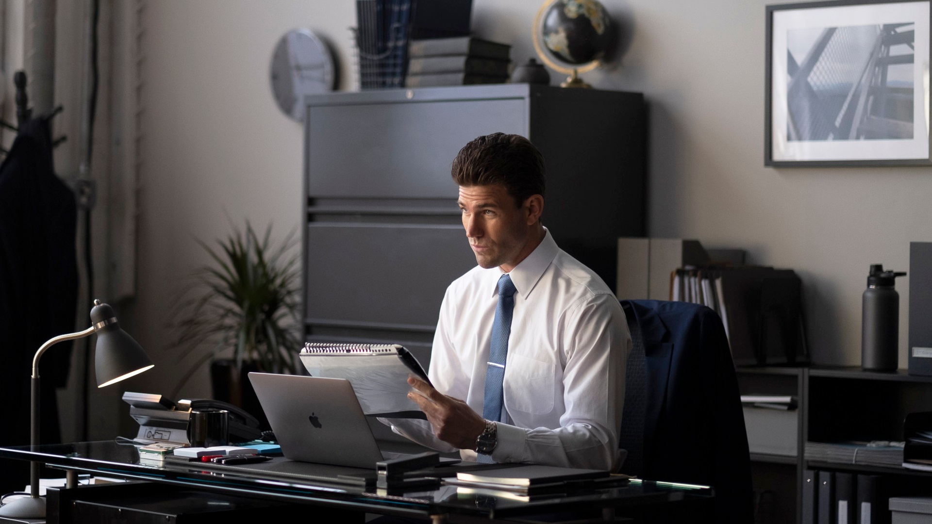 Austin Stowell in The Hating Game Movie HD Wallpaper