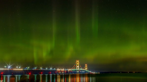 Northern Lights Aurora Bridge Wallpaper