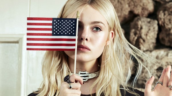 Elle Fanning Celebrity Lu Wallpaper