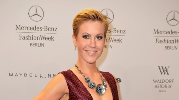 Wolke Hegenbarth With Floral Necklace Wallpaper