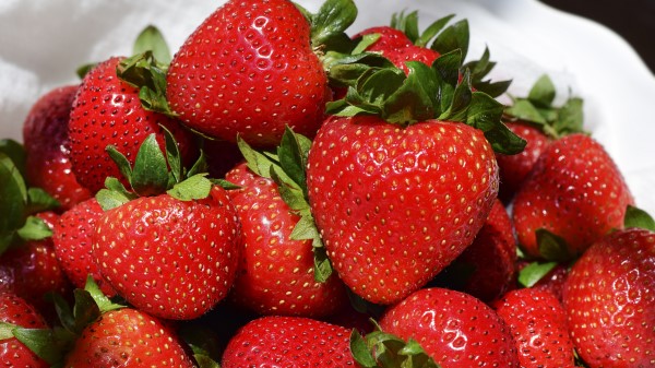 Strawberries Berries Ripe Juicy Wallpaper