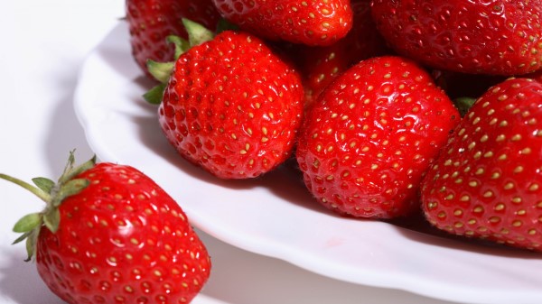 Strawberries Lots Berries Plate Wallpaper