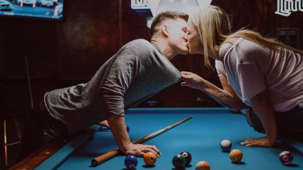 Kiss Love Billiards wallpaper