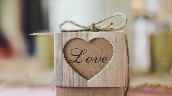 Love Heart Gift Box wallpaper