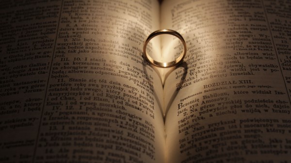Ring Wedding Book Wallpaper