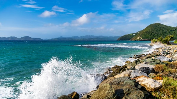 Wave Surf Spray Wallpaper