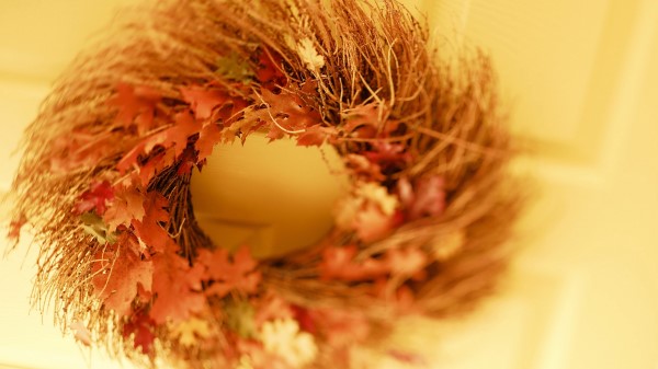 Wreath Fall Leave wallpaper