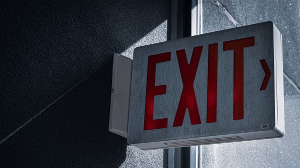 Exit Pointer Sign Wallpaper