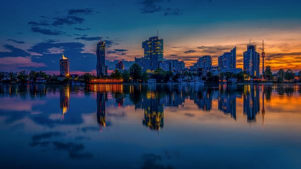 City Evening Reflection wallpaper