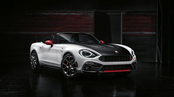 2017 Fiat 124 Spider Abarth Wallpaper
