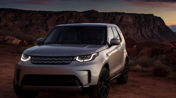 2017 Land Rover Discovery Sd4 Wallpaper
