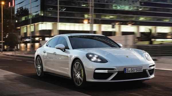 2018 Porsche Panamera Turbo S E Hybrid Wallpaper