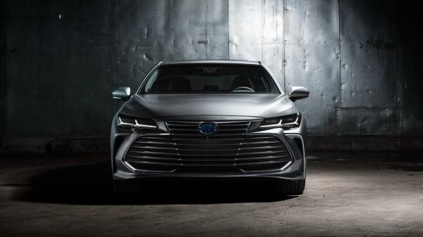 2019 Toyota Avalon Limited Hybrid Wallpaper