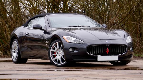 Auto Sports Car Side View Stylish Wallpaper
