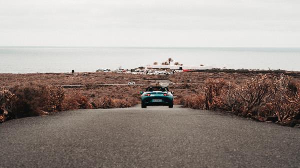 Car Road Horizon Wallpaper