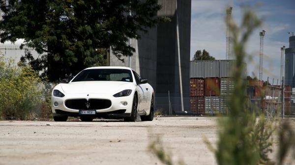 Maserati Granturismo White Front View wallpaper