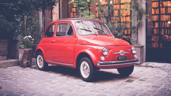 Merci Side View Red wallpaper