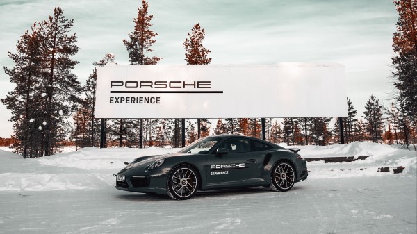 Porsche Side View Snow wallpaper