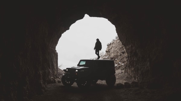 Suv Jeep Tunnel wallpaper