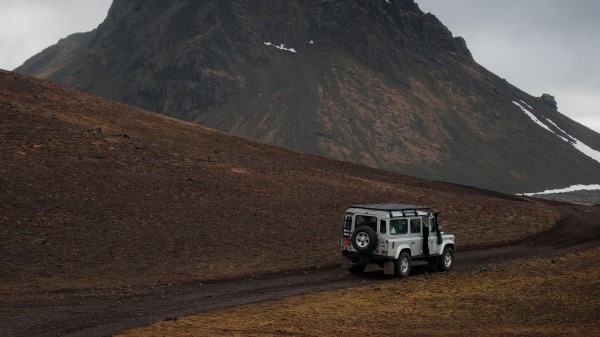 Suv Mountains Trip wallpaper