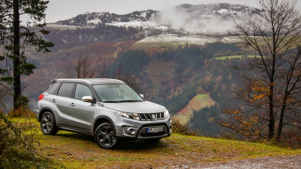 Suzuki Vitara Side View Mountains wallpaper