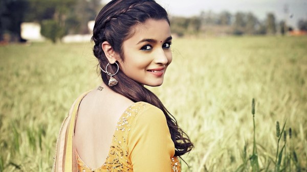 Alia Bhatt Desi Look wallpaper