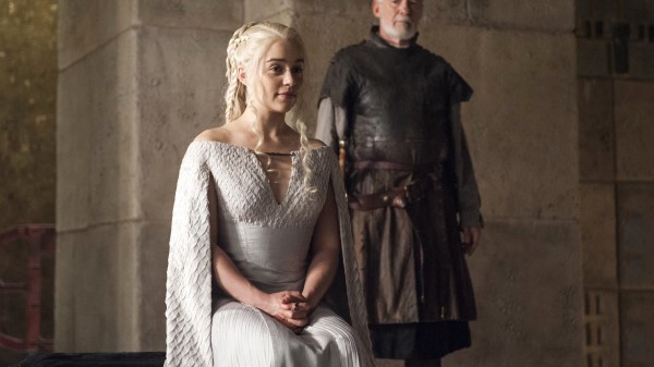 Emilia Clarke Daenerys Wallpaper