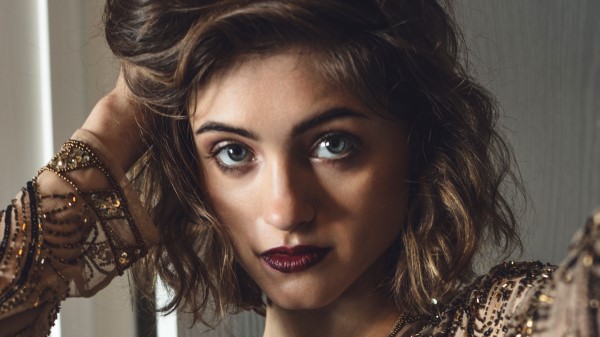 Natalia Dyer Closeup Qo wallpaper