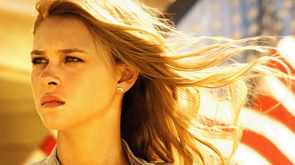 Nicola Peltz In Transformers Movie Hd Wallpaper