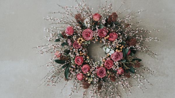 Wreath Roses Flowers Wallpaper
