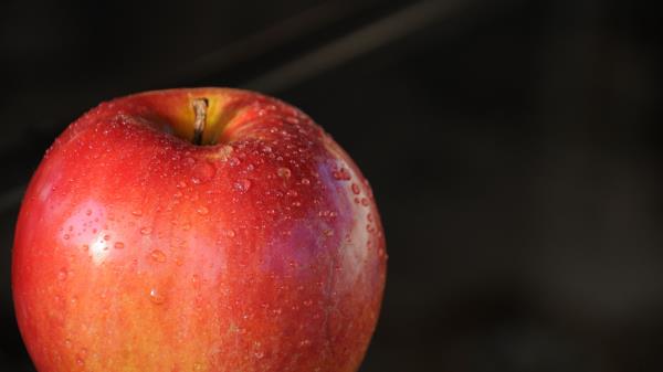 Apple Drops Sweet Wallpaper