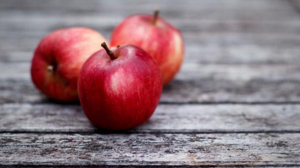 Apples Red Board Wallpaper
