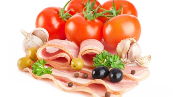 Bacon Olives Vegetables Tomatoes Garlic White Background Wallpaper