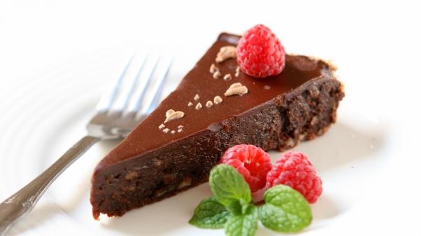Cake Chocolate Piece Cut Raspberry Leaves Male White Background Wallpaper