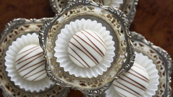 Cupcakes Dishes Silverware Antique wallpaper