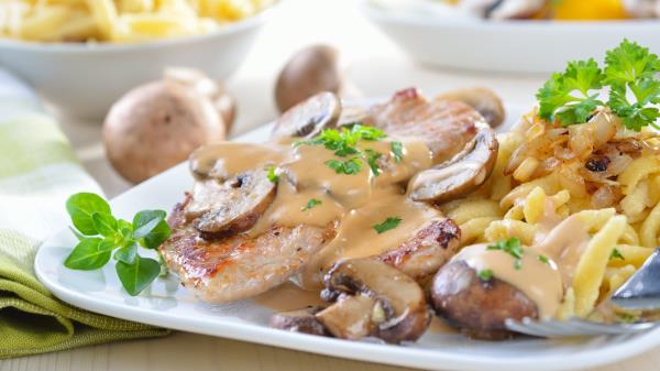 Dish Potatoes Meat Mushrooms Herbs Parsley wallpaper